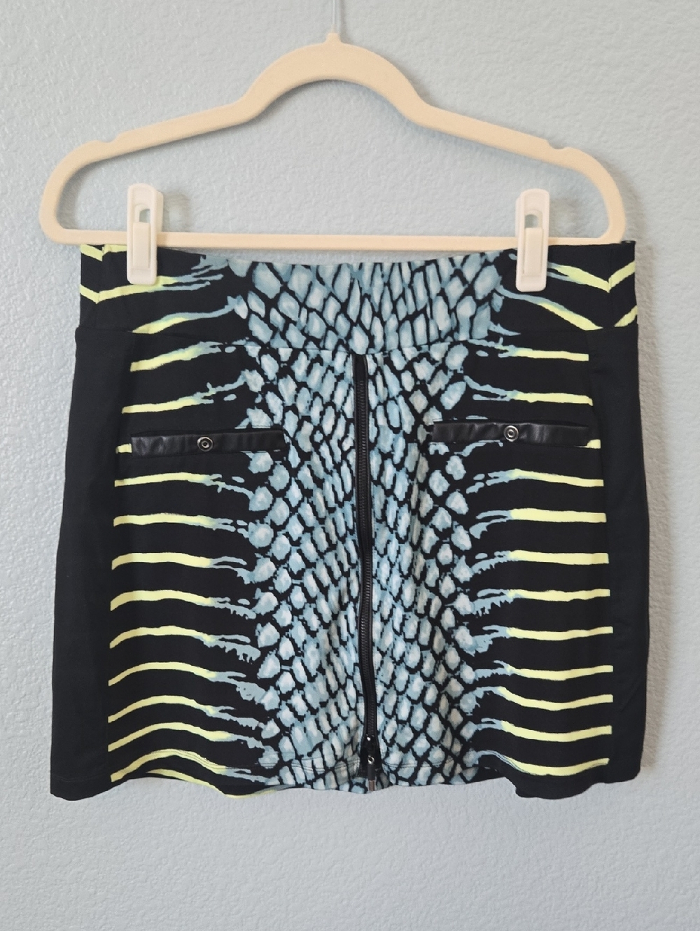 JAMIE SADOCK Black Blue & Yellow Striped Snake-Print Golf Skort Skirt Sz 12